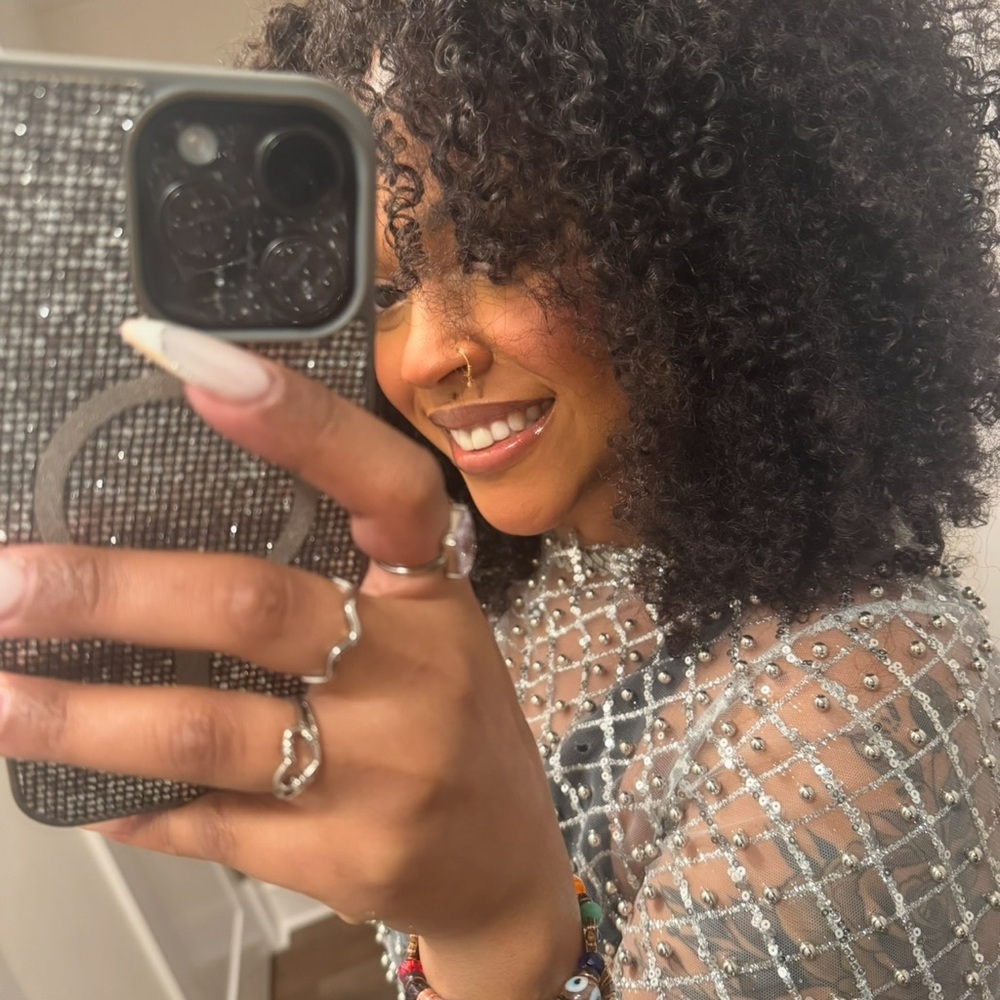 Meet your Posher, Aneia